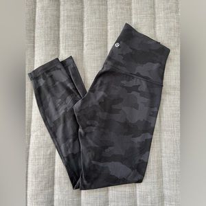 Women’s Lululemon Align Leggings Size 8. 25 in length.